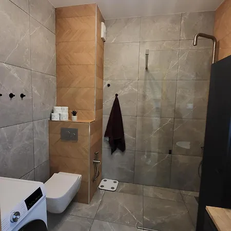 Apartment W Centrum Luksusowy, Klimatyzacja, Full Opcja, Zameldowanie 24h, Duzy Parking, Balkon, Playstation 5, Ekspres, Netflix, Winda, Fv, Nowy Budynek